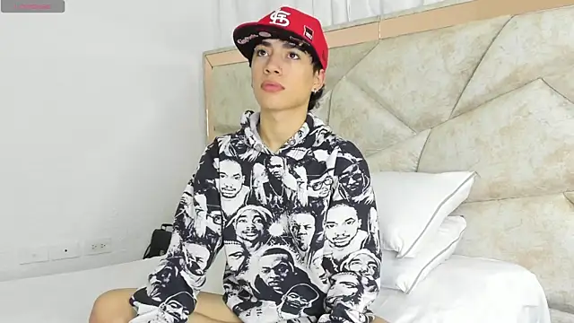 Snapshot of Thiago_Divine_ chatting on September 18, 2025, 1:35 pm Thiago Divine online show from September 18, 2025, 1:35 pm