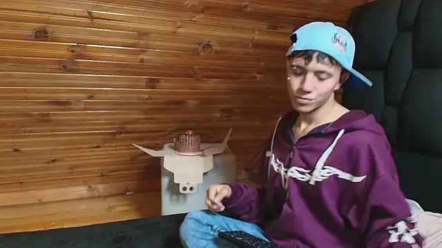 Snapshot of Thiago_Divine_ chatting on October 30, 2025, 5:20 am Thiago Divine online show from October 30, 2025, 5:20 am