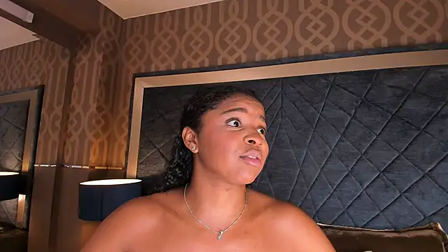 Snapshot of LisaMendez chatting on July 8, 2026, 3:44 am LisaMendez online show from July 8, 2026, 3:44 am