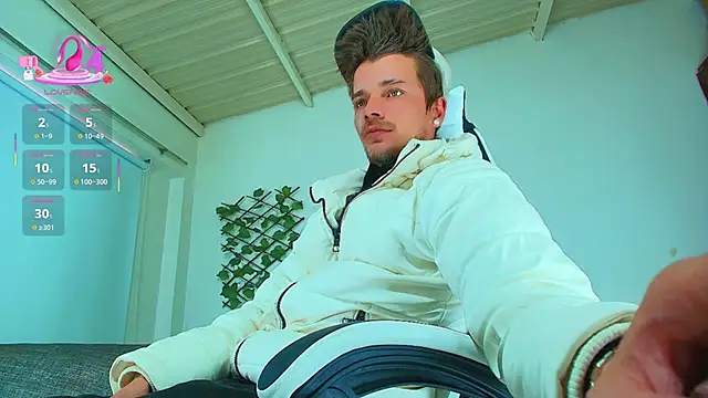 Snapshot of Gold_Loyal77 chatting on October 3, 2025, 11:29 am Gold Loyal77 online show from October 3, 2025, 11:29 am