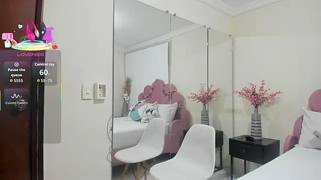 kiraGeiner online show from February 19, 2026, 6:48 pm