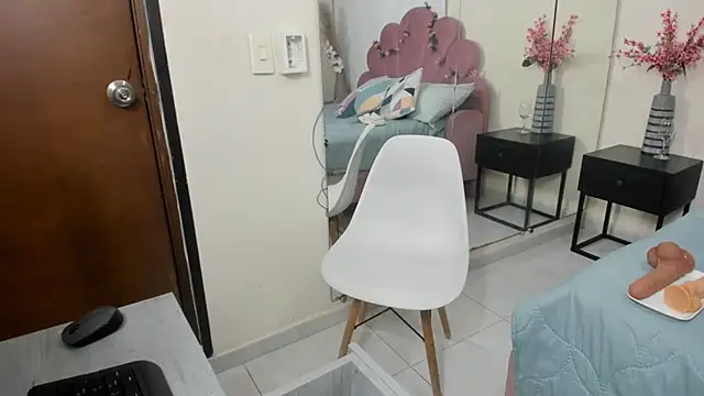 kiraGeiner online show from March 14, 2026, 8:36 pm