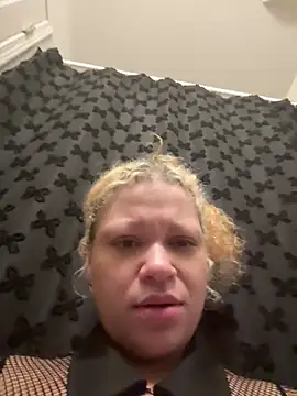 Snapshot of thatgurlred chatting on February 3, 2026, 9:25 am thatgurlred online show from February 3, 2026, 9:25 am