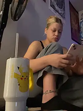 Snapshot of thatgurlred chatting on February 13, 2026, 7:48 am thatgurlred online show from February 13, 2026, 7:48 am