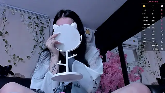 Lein Bone online show from September 19, 2025, 2:02 am