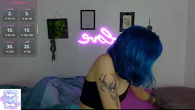 Snapshot of lyv_x_ chatting on October 19, 2025, 8:31 pm lyv x online show from October 19, 2025, 8:31 pm