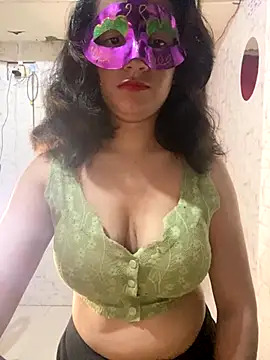 Snapshot of MONA_0213 chatting on October 17, 2025, 6:43 pm MONA 0213 online show from October 17, 2025, 6:43 pm