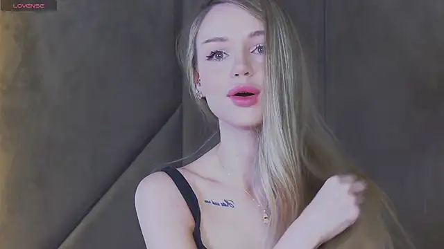 Snapshot of MarilynNova chatting on June 5, 2026, 5:36 am MarilynNova online show from June 5, 2026, 5:36 am