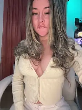 Snapshot of Sharon_07 chatting on January 14, 2025, 12:22 am Sharon 07 online show from January 14, 2025, 12:22 am