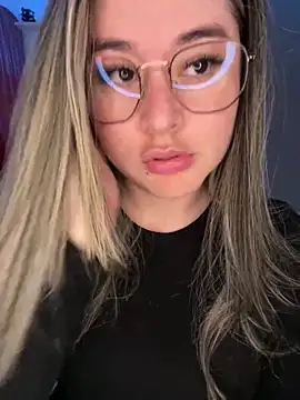 Snapshot of Sharon_07 chatting on January 14, 2025, 11:37 pm Sharon 07 online show from January 14, 2025, 11:37 pm