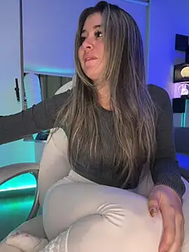 Snapshot of Sharon_07 chatting on January 24, 2025, 11:23 pm Sharon 07 online show from January 24, 2025, 11:23 pm