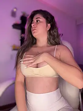 Snapshot of Sharon_07 chatting on March 21, 2025, 11:45 pm Sharon 07 online show from March 21, 2025, 11:45 pm