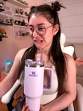 Snapshot of Sharon_07 chatting on October 4, 2025, 12:08 am Sharon 07 online show from October 4, 2025, 12:08 am