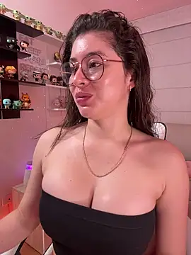 Snapshot of Sharon_07 chatting on October 15, 2025, 11:38 pm Sharon 07 online show from October 15, 2025, 11:38 pm