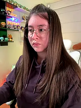 Snapshot of Sharon_07 chatting on November 26, 2025, 11:28 pm Sharon 07 online show from November 26, 2025, 11:28 pm