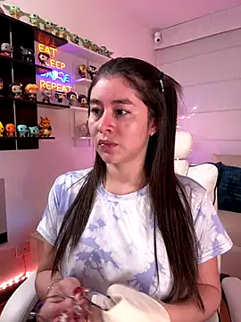 Snapshot of Sharon_07 chatting on December 13, 2025, 11:32 pm Sharon 07 online show from December 13, 2025, 11:32 pm