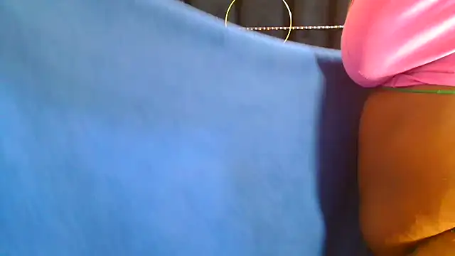 AmazingDarkDoll online show from November 4, 2025, 4:17 pm