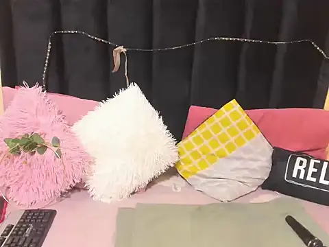 AmazingDarkDoll online show from February 16, 2026, 11:12 pm