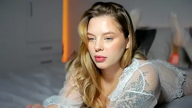 LilyFlamee online show from March 3, 2026, 2:56 pm