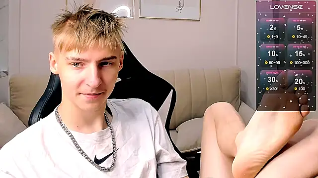 Snapshot of MrSexyCum4U chatting on October 17, 2025, 10:56 pm MrSexyCum4U online show from October 17, 2025, 10:56 pm