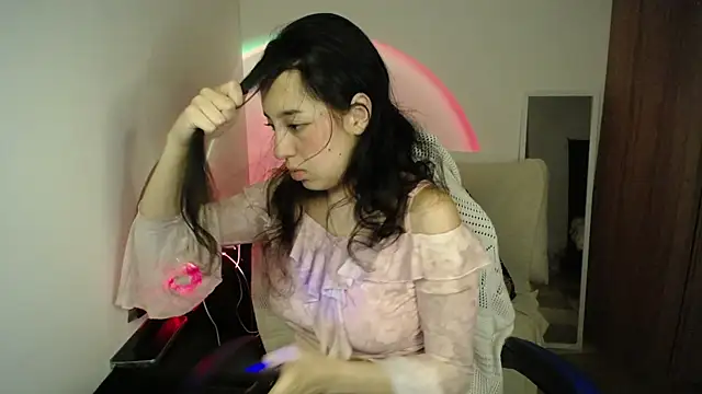 immisssilver online show from October 2, 2025, 10:50 pm