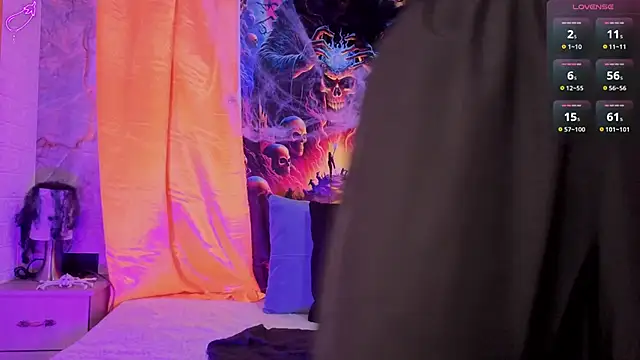 violett  golden online show from October 8, 2025, 11:08 am