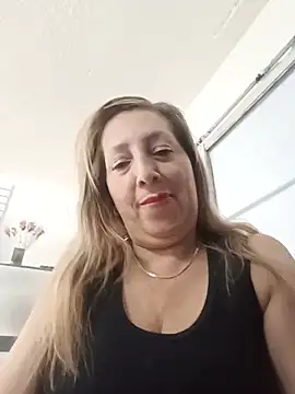 Snapshot of Estefania_Arce chatting on August 8, 2026, 10:23 pm Estefania Arce online show from August 8, 2026, 10:23 pm