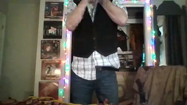 FoxnMouse online show from December 18, 2025, 6:52 am