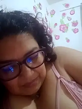 Snapshot of ladytropical1 chatting on March 8, 2026, 2:04 am ladytropical1 online show from March 8, 2026, 2:04 am