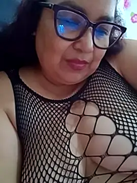 Snapshot of ladytropical1 chatting on June 6, 2026, 6:01 pm ladytropical1 online show from June 6, 2026, 6:01 pm