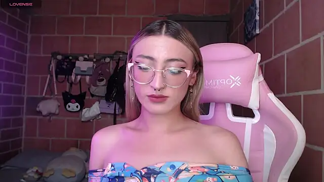 Snapshot of Andrea_camilaaa chatting on June 9, 2026, 3:23 pm Andrea camilaaa online show from June 9, 2026, 3:23 pm