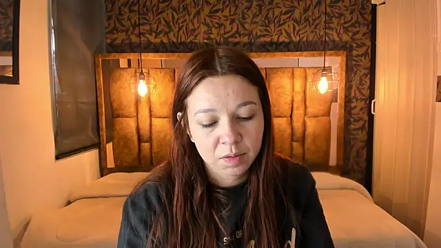 Isa Thompson   online show from December 22, 2025, 12:02 pm