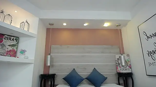 AlexandraCambell online show from October 29, 2025, 11:56 am