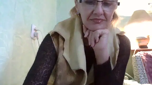 Snapshot of TianaQLove chatting on October 4, 2025, 10:02 am TianaQLove online show from October 4, 2025, 10:02 am