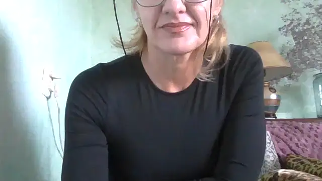 Snapshot of TianaQLove chatting on October 11, 2025, 11:20 am TianaQLove online show from October 11, 2025, 11:20 am