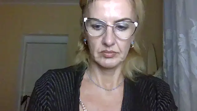 Snapshot of TianaQLove chatting on October 20, 2025, 1:55 pm TianaQLove online show from October 20, 2025, 1:55 pm