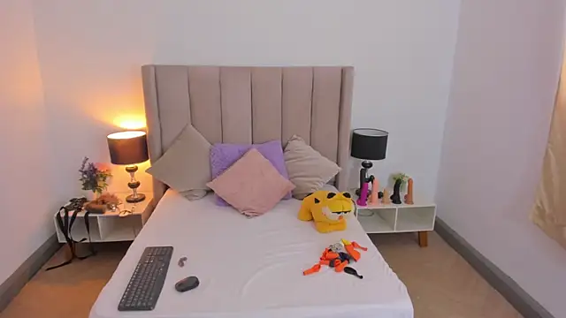 evvaa moon69 online show from September 30, 2025, 12:43 pm