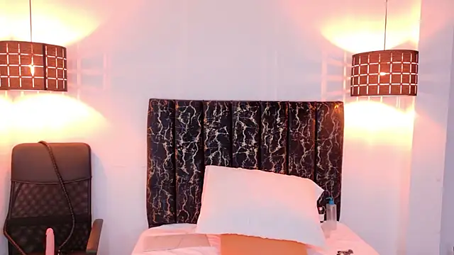 evvaa moon69 online show from March 12, 2026, 12:55 pm