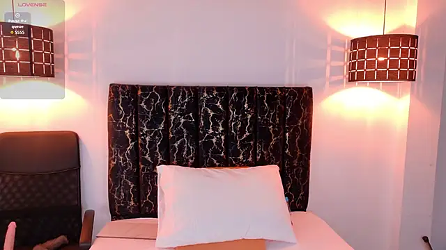 evvaa moon69 online show from March 18, 2026, 1:14 pm