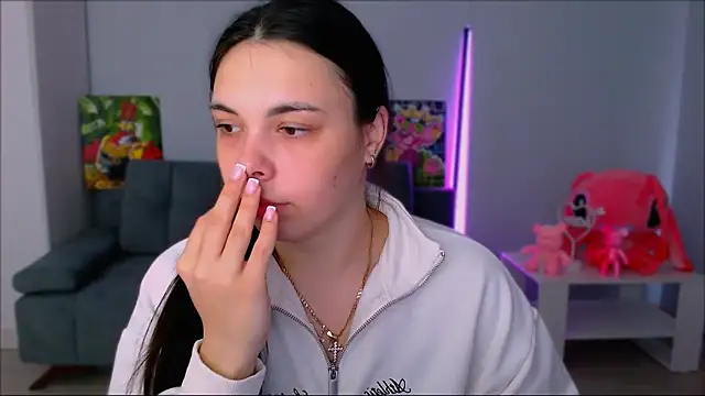 queenofthesense  online show from November 8, 2025, 9:09 am