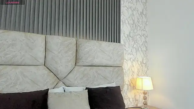 leilapons online show from October 18, 2025, 7:03 pm