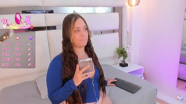 mariana jhones  online show from September 26, 2025, 12:31 pm