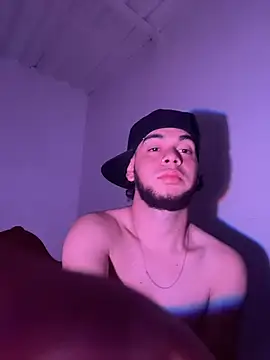 enzo vittale03  online show from February 15, 2026, 5:04 am