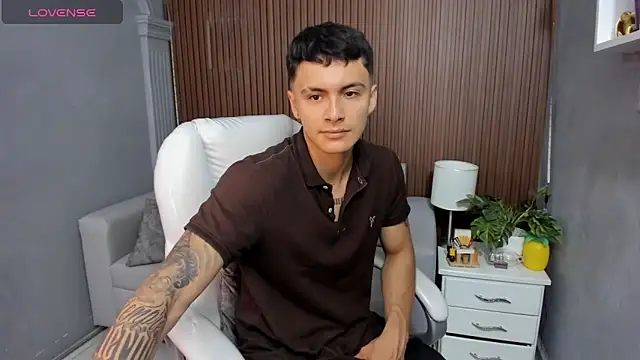 Leo santoro online show from November 20, 2025, 1:33 pm