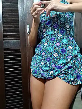 cicinha3657 online show from April 15, 2026, 5:25 am