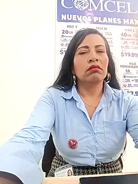 Snapshot of PAULA20- chatting on November 12, 2025, 1:44 pm PAULA20- online show from November 12, 2025, 1:44 pm