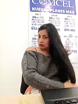 Snapshot of PAULA20- chatting on November 15, 2025, 12:45 pm PAULA20- online show from November 15, 2025, 12:45 pm