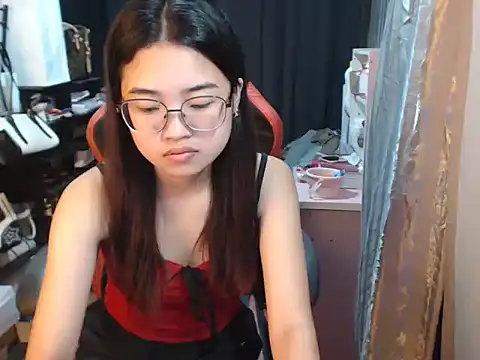 Snapshot of urhoneybunny25 chatting on October 15, 2025, 12:44 am urhoneybunny25 online show from October 15, 2025, 12:44 am