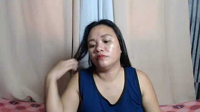 joanpetite online show from October 5, 2025, 2:54 am