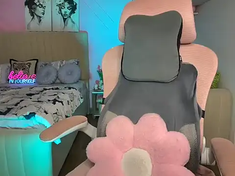 Snapshot of Hot_vibes143 chatting on September 29, 2025, 6:57 pm Hot vibes143 online show from September 29, 2025, 6:57 pm